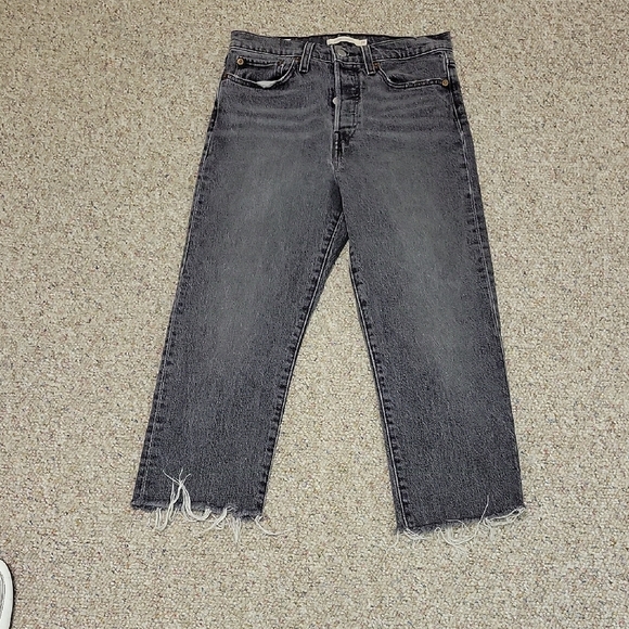 Levi's Premium, women's Gray Wedgie Straight Crop Raw Hem  Jeans Sz 27 X 26, - Picture 1 of 7